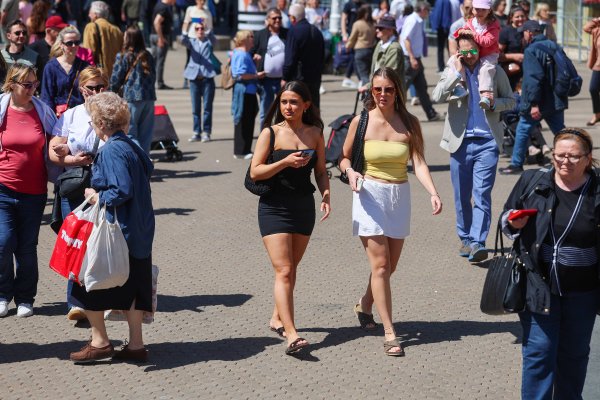 Kao da je ljeto: Zagrebačka špica 'gorjela', a lagane kombinacije preplavile su centar grada