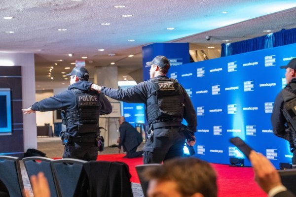 Pucnjava na gala večeri otvorila puno pitanja: 'To nije osobito sigurna zgrada'