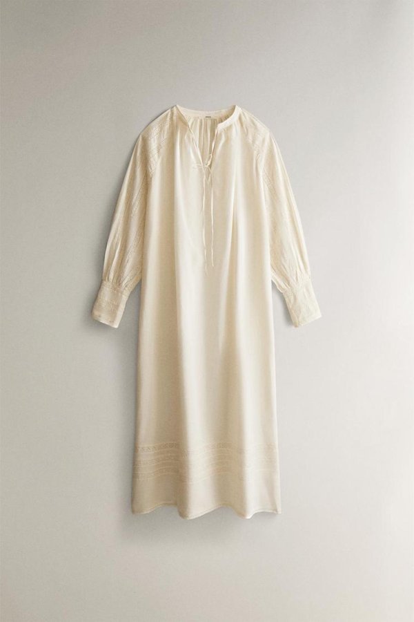 Haljina s čipkom sa strane Zara Home, 69,99 eura