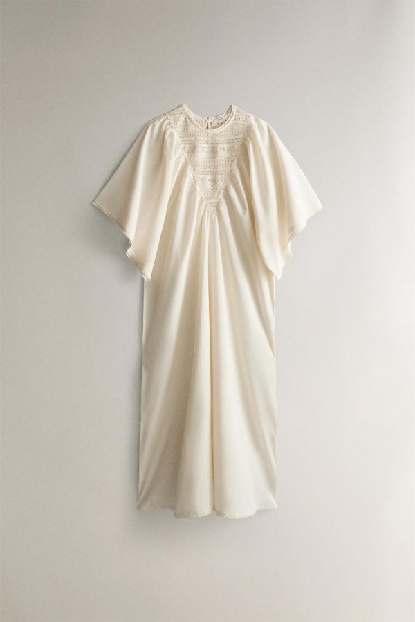 Haljina s rukavima i detaljima od čipke Zara Home, 59,99 eura