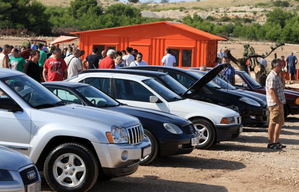 Slučaj iz Srbije šokirao vozače: Prodavao auto i ‘vratio’ kilometražu kao da je išao do Mjeseca