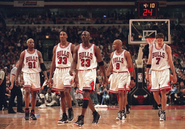 Chicago Bulls 1998: Dennis Rodman, Scottie Pippen, Michael Jordan, Ron Harper i Toni Kukoč