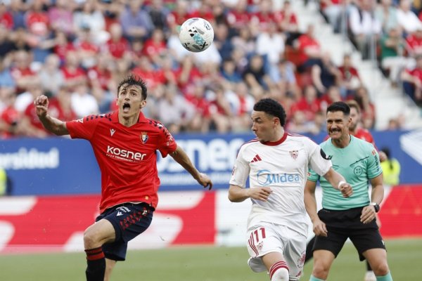 Budimir i suigrači u 99. minuti šokirali Sevillu, igrači teren napustili u suzama