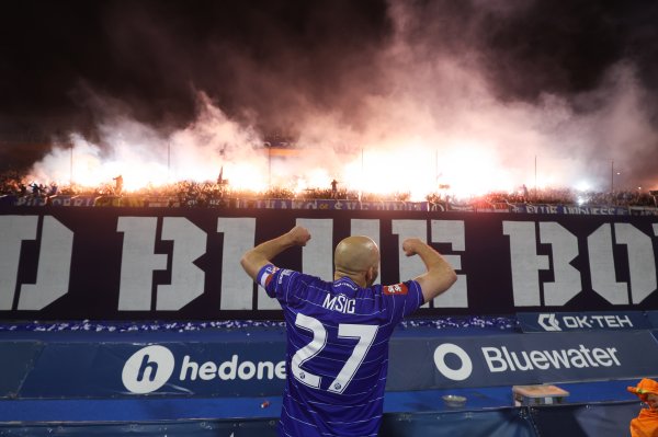 Pogledajte kako su Bad Blue Boysi s igračima proslavili titulu i 115. rođendan Dinama