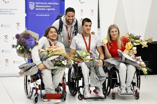 Deni Černi, Dino Sinovčić i Anđela Mužinić Vincetić, osvajači medalja na POI-ju u Parizu