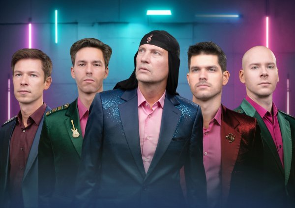 Laibach u 'L-pop' outfitu