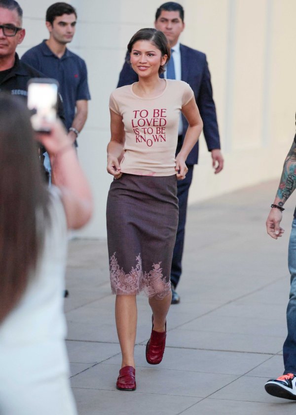 Zendaya u slip suknji