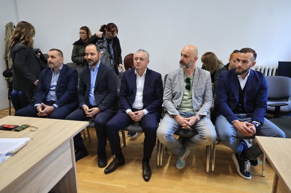 Optuženi u aferi 'Po babama i stričevima'