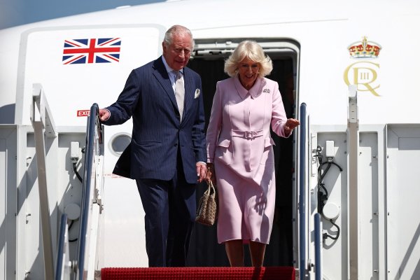 Kralj Charles došao u SAD nakon drame na večeri za novinare i diplomatskih napetosti