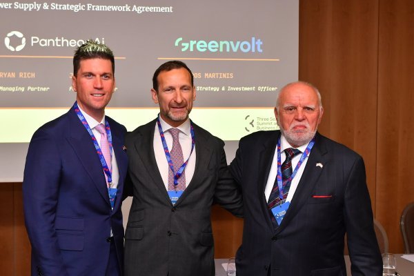 Jako Andabak (desno) jedan je od ulagača u projekt Pantheon AI