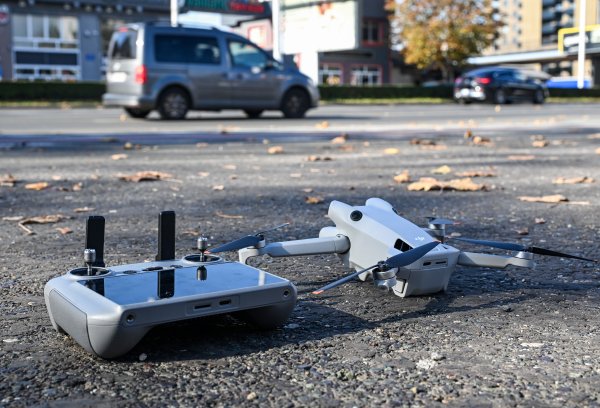 Dronovi koji love vozače: Pišu kazne prije nego ih primijetite, čak i viču na vozače...