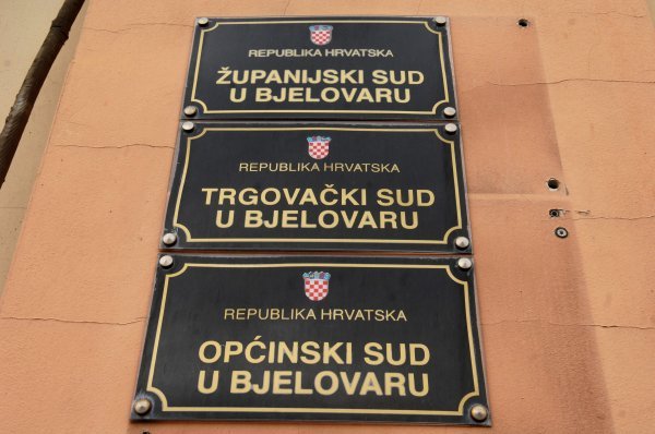 Novinarima redovito prijete sudskim tužbama i danima u sudnici - Ilustracija