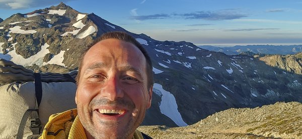 Kako je tijekom traila snimao videa za društvene mreže, oni su mu kasnije poslužili kao svojevrstan podsjetnik prilikom pisanja knjige