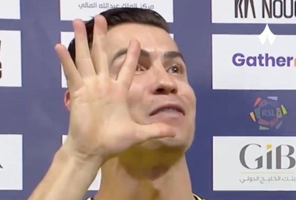 Pogledajte kako se Ronaldo navijačima hvali koliko je Liga prvaka osvojio