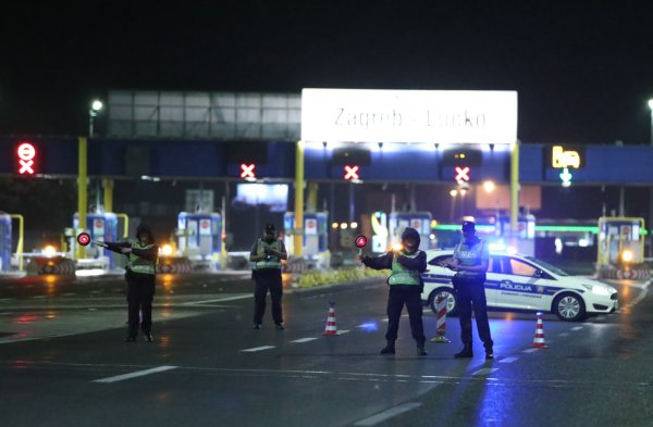 Policija ulovila manijake na A1: Vozač u jurnjavi pokušao izgurati drugi automobil