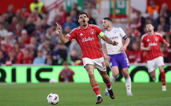Nottingham Forest iz penala svladao Aston Villu, Palace jednom nogom u finalu.