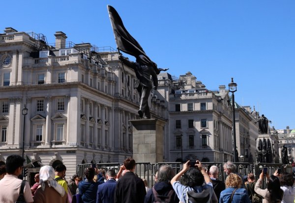 Nova skulptura u središtu Londona sve iznenadila, zna se tko stoji iza nje