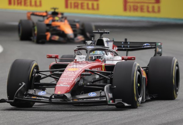 Velika kazna za Leclerca i Ferrari: Sjajni vozač znatno pao u poretku