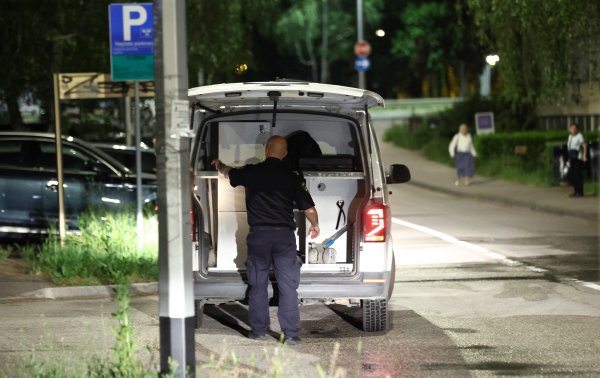Zagreb: Automobilom se zabio u zgradu kraj Vjesnika, vozilo potpuno uništeno