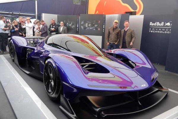 Spektakularni Red Bullov automobil uskoro izlazi na cestu. Evo kad kreću isporuke i koliko košta