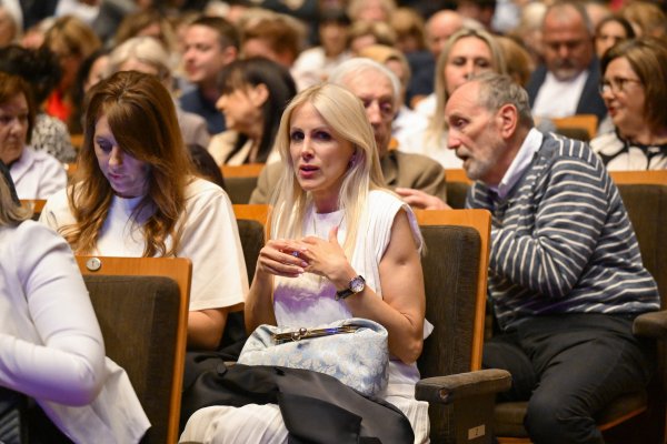 Peco zapjevao u Lisinskom, a iz publike ga je pratila Silvia Dvornik