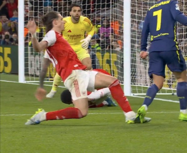Velika drama na Emiratesu: Evo zašto nije dosuđen penal za Atletico protiv Arsenala