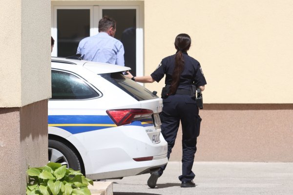 Privođenje osumnjičenog u Novoj Gradiški