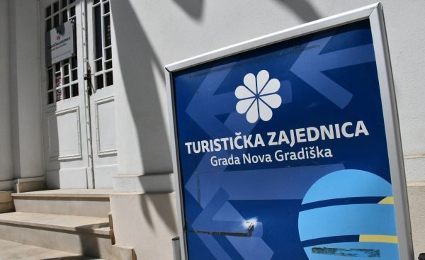 Policija ispred TZ Nova Gradiška