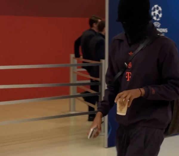 Zvijezda Bayerna potpuno maskirana stigla na utakmicu s PSG-om: Možete li ga prepoznati?