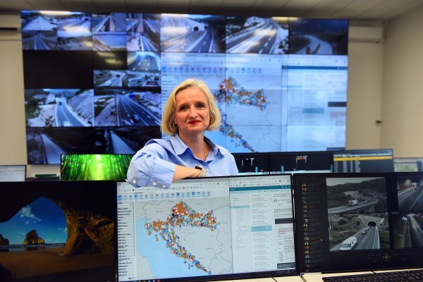 Irena Čačić pokazala nam je kako izgleda Središnji centar nadzora i upravljanja prometom Hrvatskih cesta