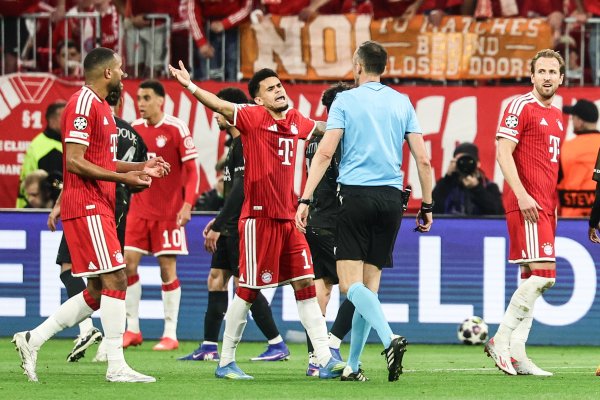 Igrači Bayerna poludjeli i tražili penal: Evo što pravila kažu o spornoj situaciji u Ligi prvaka