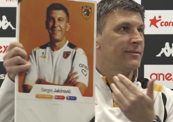 Pogledajte kako je Jakirović donio svoju sliku na presicu i oduševio novinare