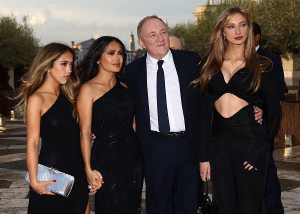 Valentina Paloma Pinault, Salma Hayek, Francois-Henri Pinault, Mathilde Pinault (2)