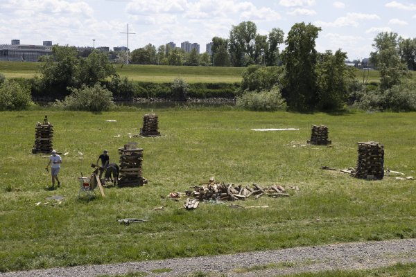 Trnjanski kresovi na Savskom nasipu u Zagrebu