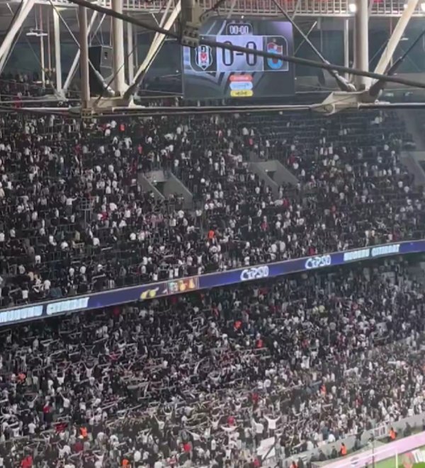 Turska bruji o neviđenim scenama s utakmice Bešiktaša: Navijači brutalno ponizili vlastitu momčad