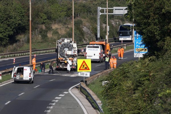 U lančanom sudaru na Hvaru sudjelovala tri automobila