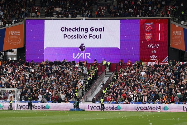 Keane i Schmeichel se sukobili oko odluke koja je spasila Arsenal u nadoknadi