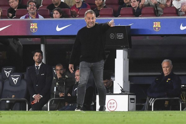 Flick vodio Barcelonu nekoliko sati nakon smrti oca pa rasplakao Camp Nou govorom nakon titule