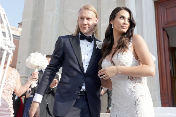 Domagoj i Ivana Vida na vjenčanju u crkvi Uznesenja Marijina i sv. Peregrina u Umagu 2017. godine