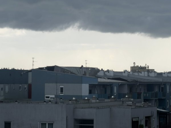 Vjetar je podigao krov u Španskom