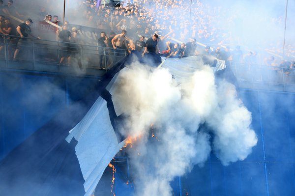 Član NO Dinama objasnio kako je Torcida zapalila transparent Boysima: 'Teško je...'