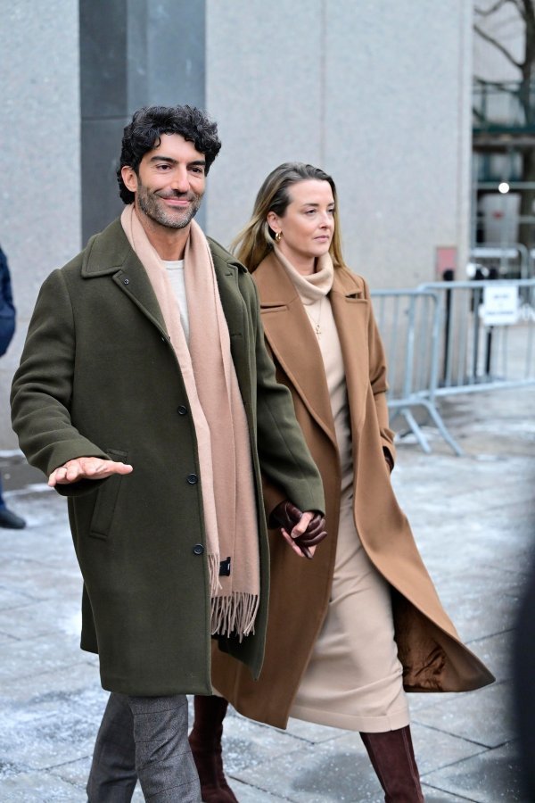 Justin Baldoni sa suprugom Emily