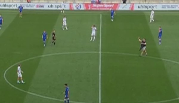 Pogledajte nevjerojatne scene s Opus Arene: Navijač Dinama uletio na travnjak, došlo do sukoba