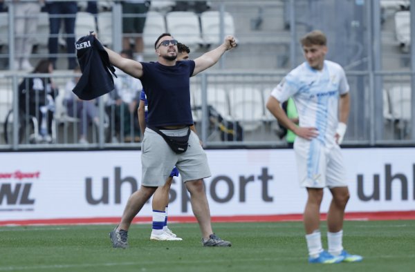 Dinamo - Rijeka, finale Kupa, navijač utrčao u teren