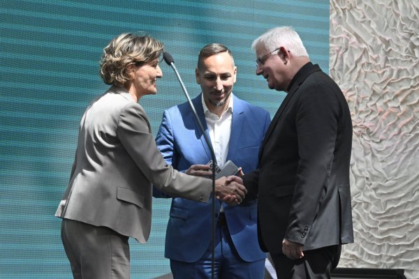 Martina Dalić, Ivan Bartulović, Mate Uzinić