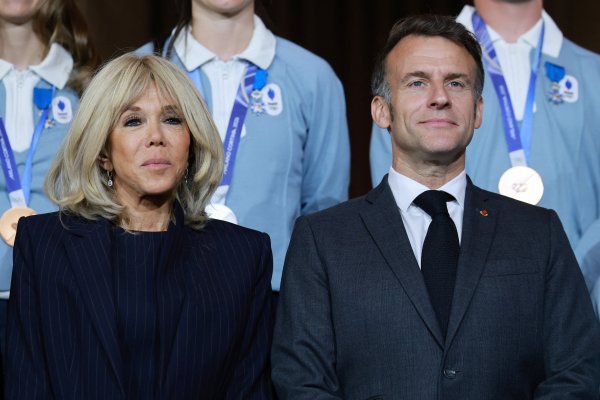 Poznata snimka Brigitte Macron opet je tema: Nova knjiga iznosi drukčiju verziju