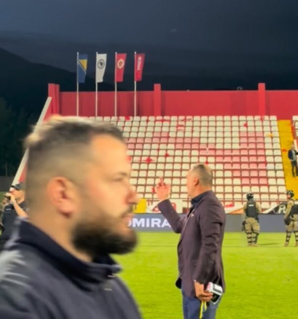 Pogledajte šokantne scene u Mostaru: Štimac navijačima Veleža pokazao srednji prst, uslijedio je kaos