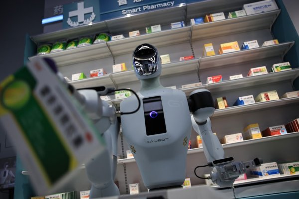 Humanoidni robot kao zaposlenik apoteke u Pekingu