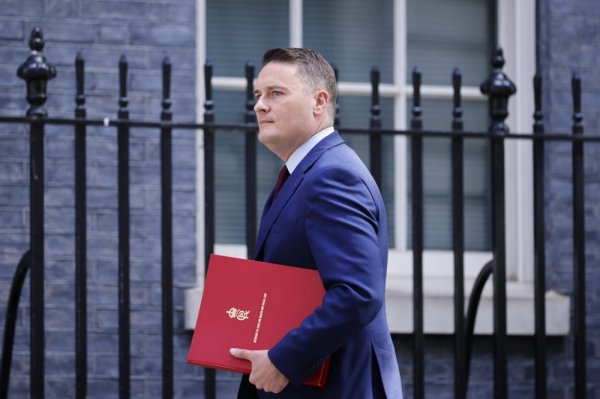 Obračun u Britaniji: Ministar zdravstva podnio ostavku, optužio Starmera