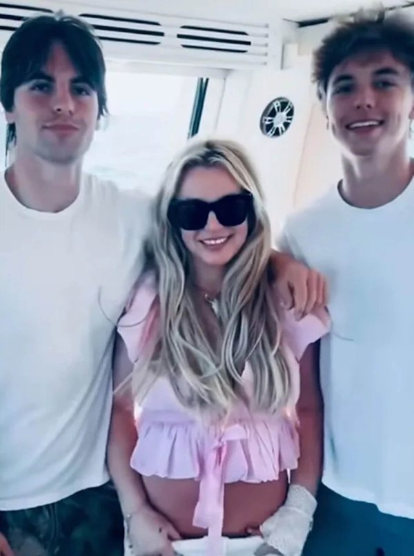 Britney Spears, Jayden James i Sean Preston